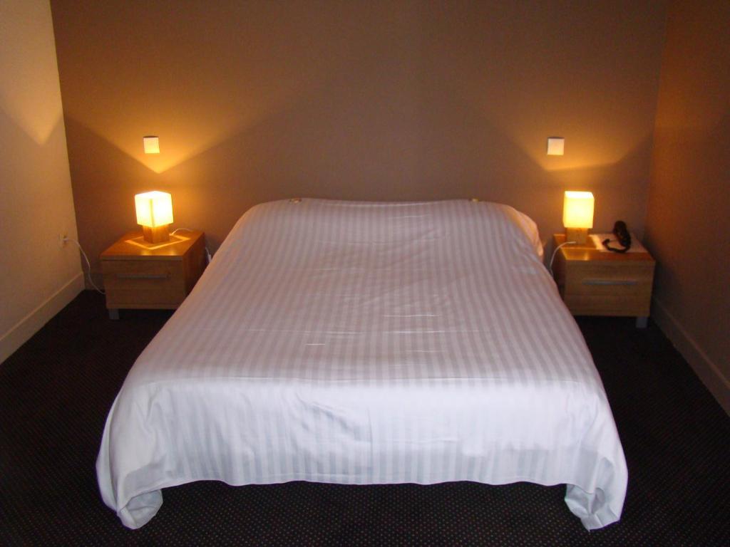 Hotel Restaurant - La Ferme De Vaux เครยล์ ห้อง รูปภาพ