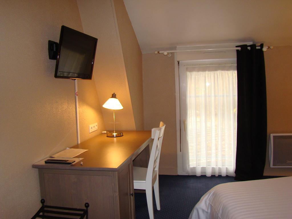 Hotel Restaurant - La Ferme De Vaux เครยล์ ภายนอก รูปภาพ