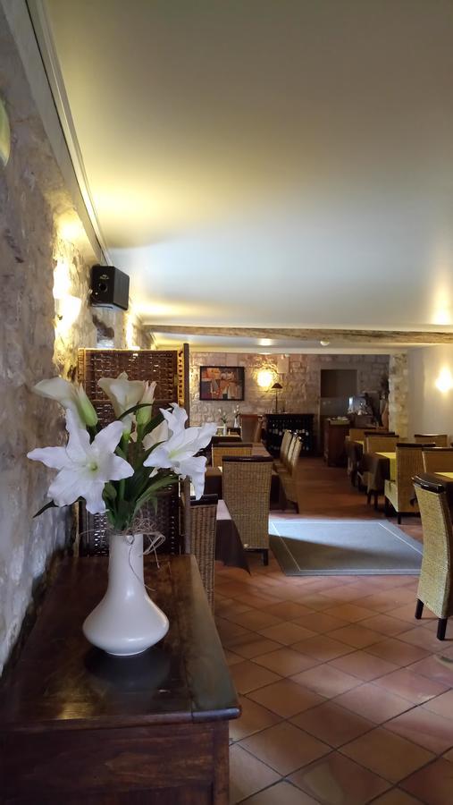 Hotel Restaurant - La Ferme De Vaux เครยล์ ภายนอก รูปภาพ